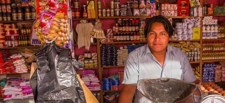La “tiendita” y la supervivencia de las microempresas en medio de la competencia de las grandes empresas