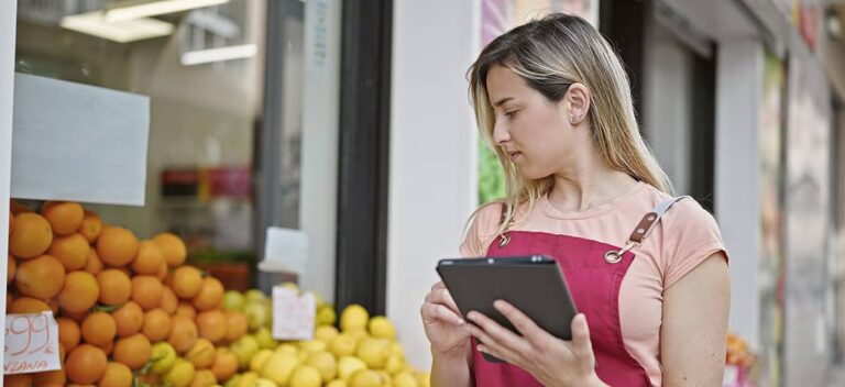 ¿Cómo afecta al bienestar social el reemplazo de las tienditas de barrio por cadenas de conveniencia?